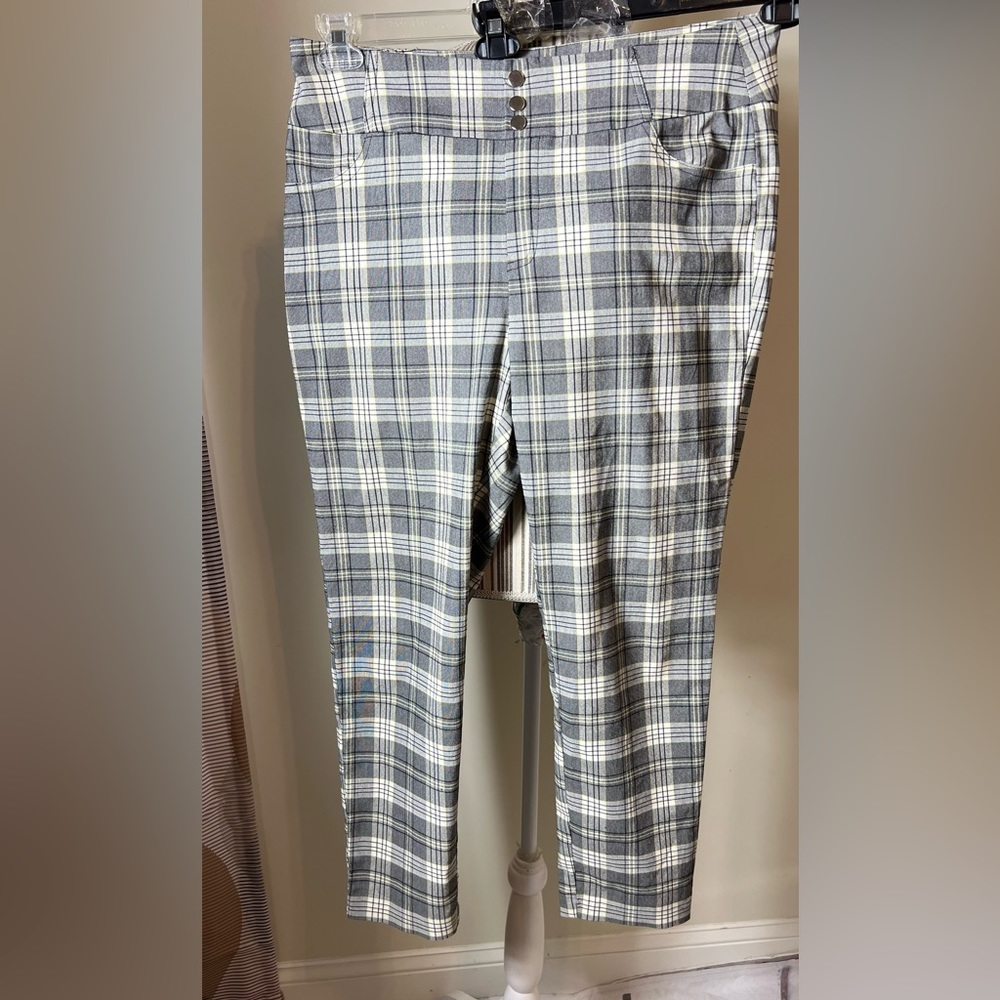 Cato’s Women’s Plaid Pull On Pants Sz 14 Career Pants Women